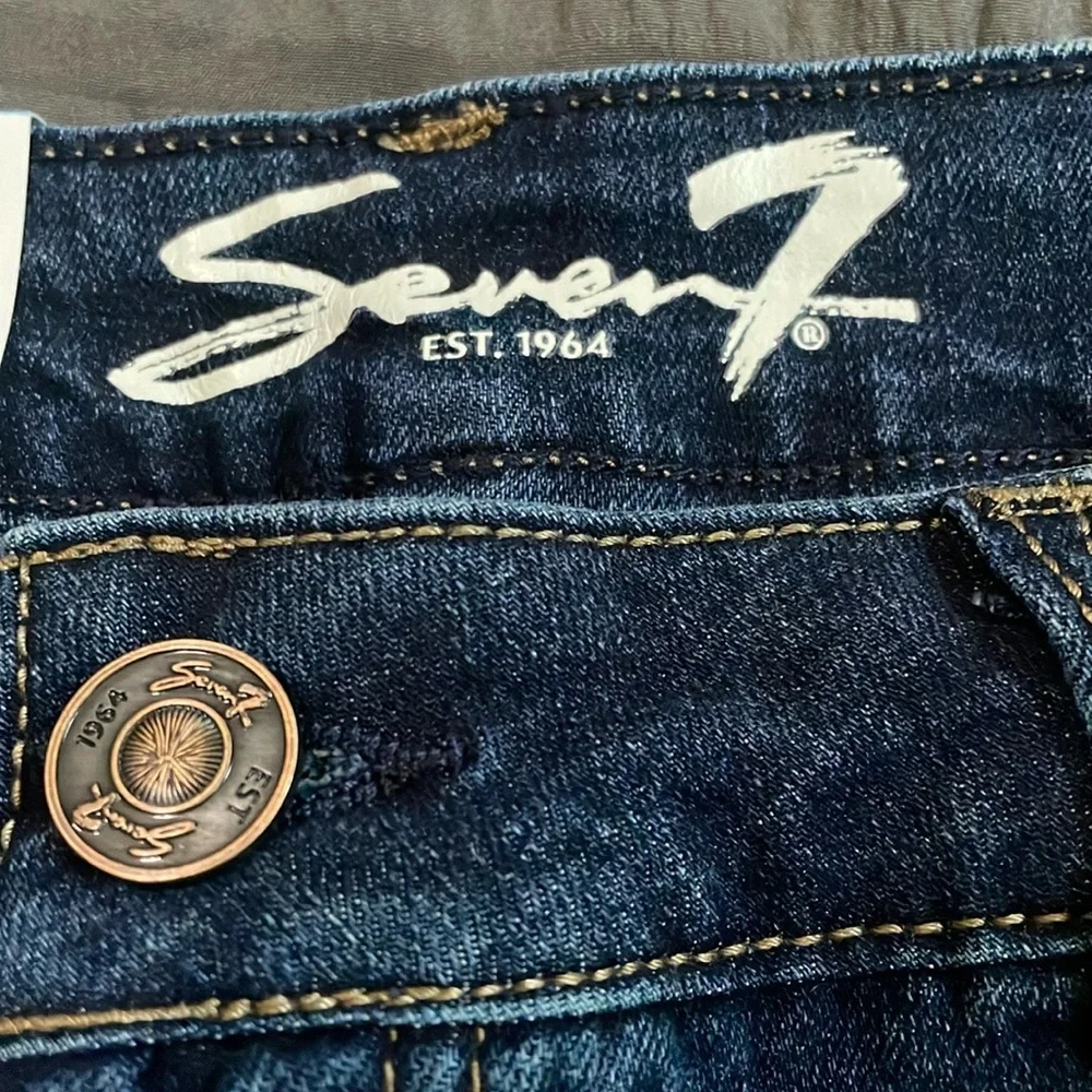 💙SEVEN 7 relaxed mid rise Bermuda Jean shorts.  10 - Picture 7 of 8